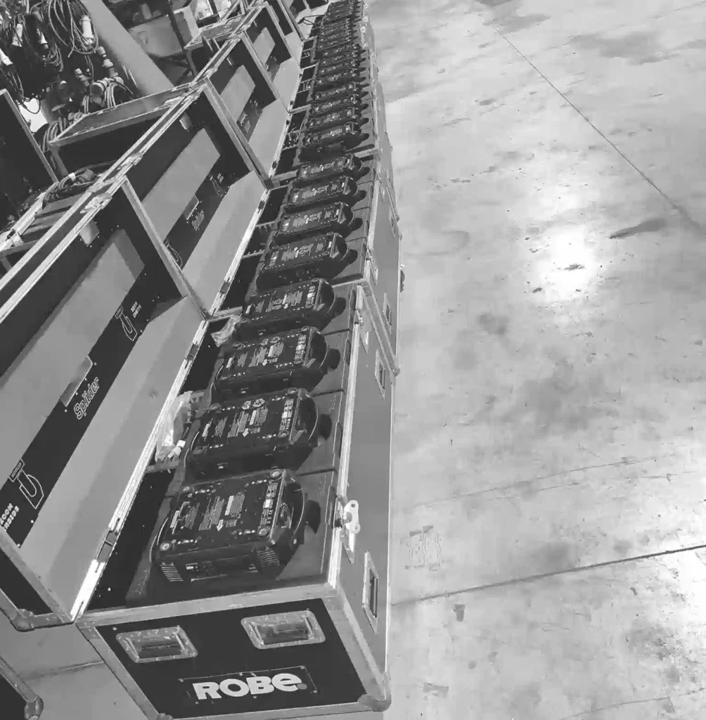 Alquiler de altavoces autoamplificados y mesa de mezclas Pioneer DJ en Málaga